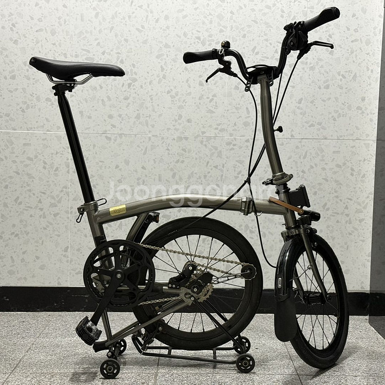 바이크스 시티 25년형 샴페인 그레이 팝니다.--1