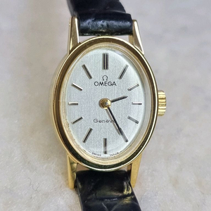 오메가 제네브 빈티지 오벌 실버 다이얼 수동 여성시계