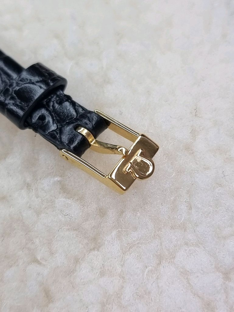 오메가 제네브 빈티지 오벌 실버 다이얼 수동 여성시계 이미지