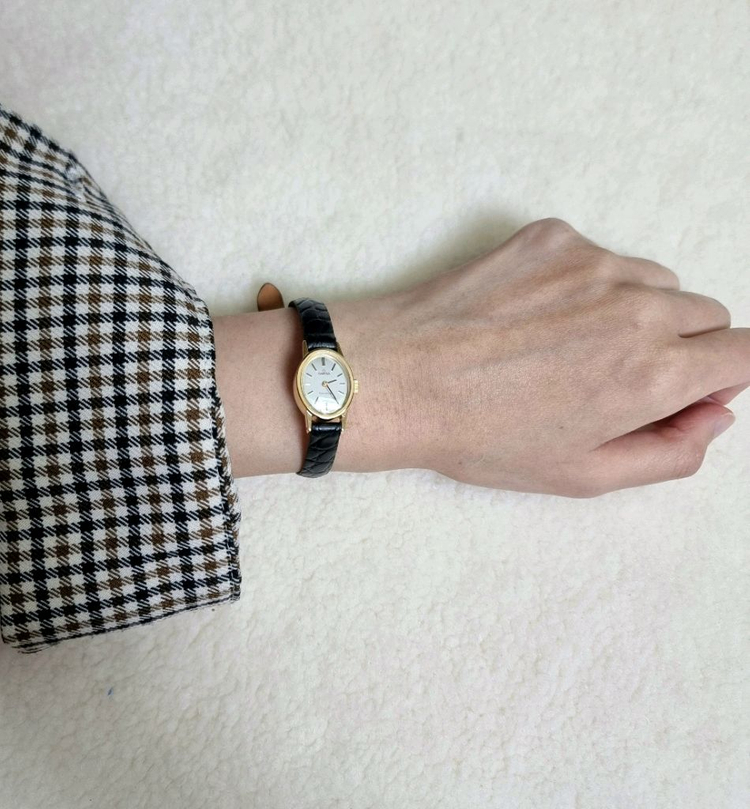 오메가 제네브 빈티지 오벌 실버 다이얼 수동 여성시계 이미지