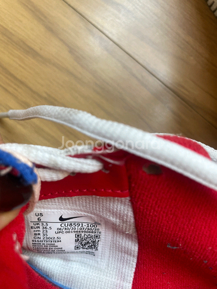 나이키 에어포스1 쉐도우 레드블루 230mm입니다. 밑창에 약간의 사용감 있는거 감안해주세요. 쨍한 색감 포인트로--3