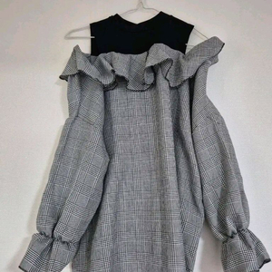 체크 러플 블라우스