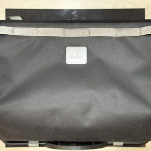 브롬톤 버로우 바스켓백 팝니다.