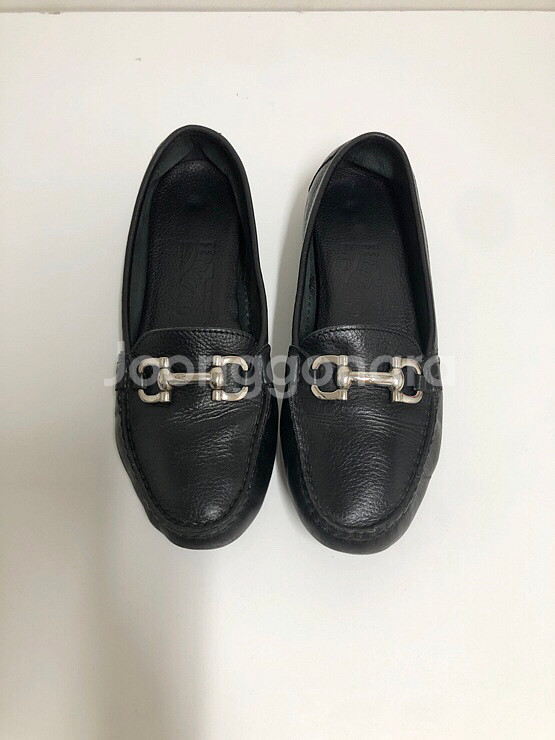 (235사이즈)페라가모 정품 은장 간치니 드라이빙 로퍼--0