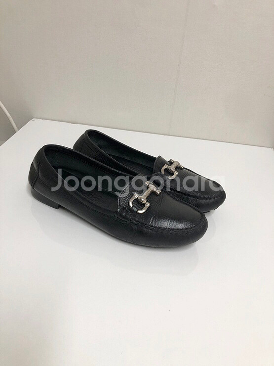 (235사이즈)페라가모 정품 은장 간치니 드라이빙 로퍼--1