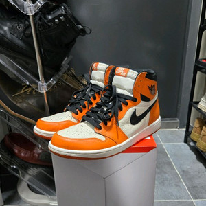 조던1 리버스 쉐터드 백보드 275