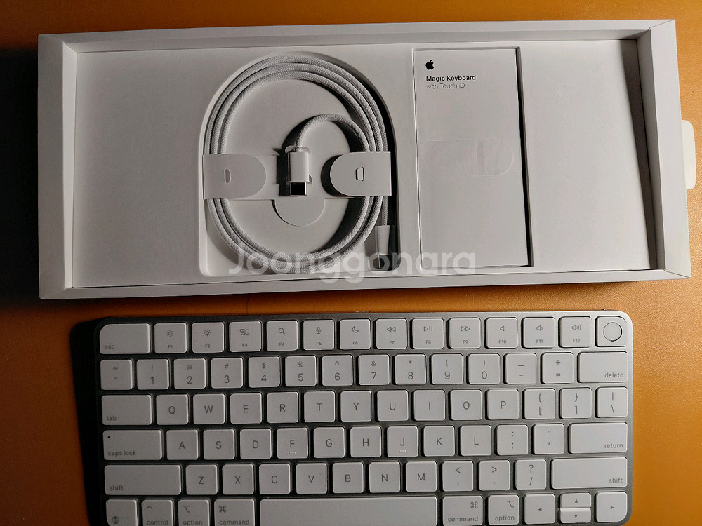 애플 매직키보드 C타입 With Touch ID 보호필름 부착 S급 영문 자판 판매합니다.--1