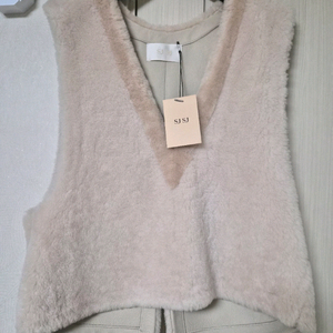 (가격인하)SJSJ 천연양털 베스트 페일베이지색 프리사이즈