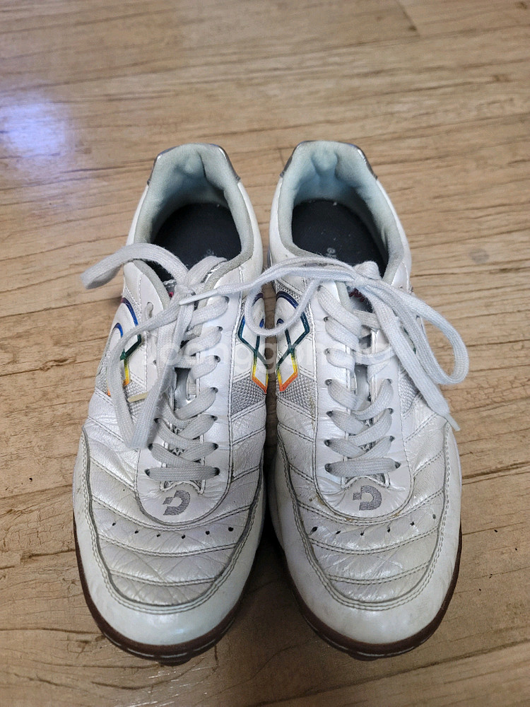 데스포르치 상루이스 KT2 풋살화 270 팝니다--0