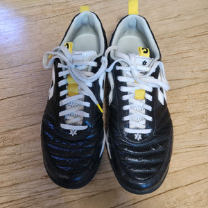 데스포르치&올댓부츠 풋살화 검정 265 팝니다