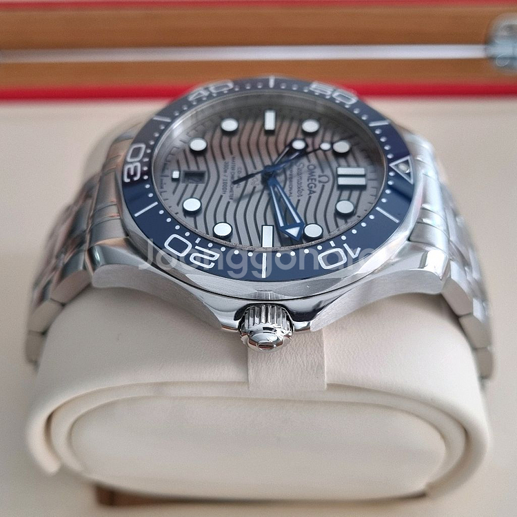 오메가 씨마스터 300 신형 42mm(2020년식)--4