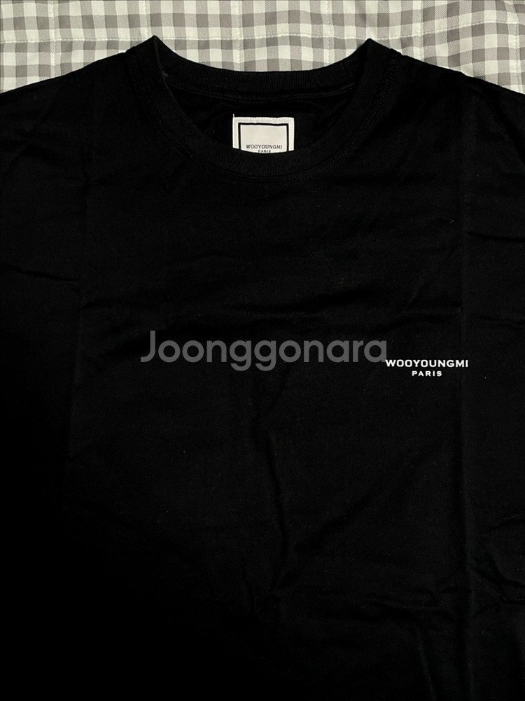 우영미 22S 플라워 프린트 백 로고 반팔 티셔츠 블랙--1