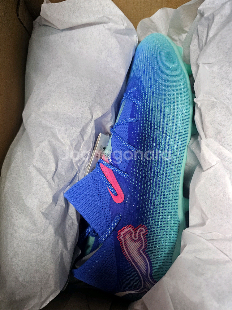 새제품 푸마 퓨쳐 7 얼티메이트 MG 축구화 팝니다 270 275--0