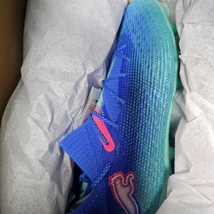 새제품 푸마 퓨쳐 7 얼티메이트 MG 축구화 팝니다 270 275