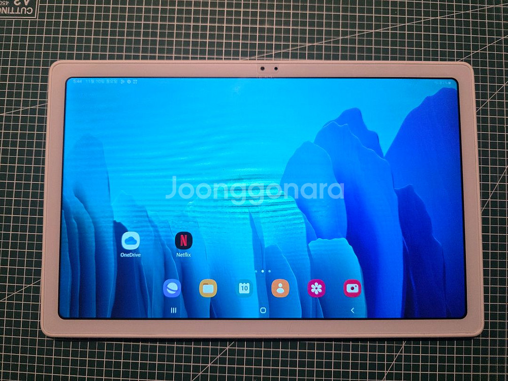 갤럭시탭 A7 32GB 화이트 팝니다. SM-T500--0