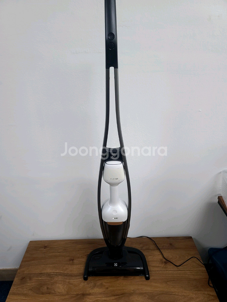 일렉트로룩스 무선청소기 PQ91-30BW(A급, 배터리교체>1시간20분연속작동,전체Cleaning완)--0