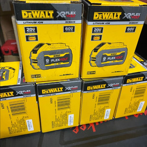 디월트 X-FLEX 리튬이온 배터리 DCB809