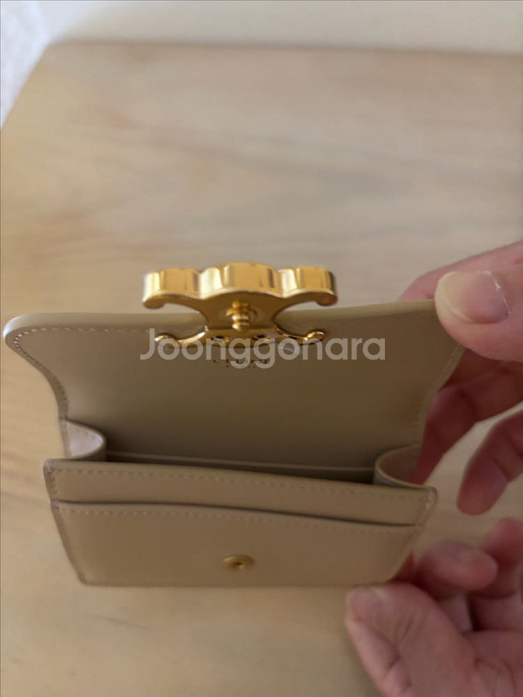 셀린느 트리옹프 플랩 카드지갑--4