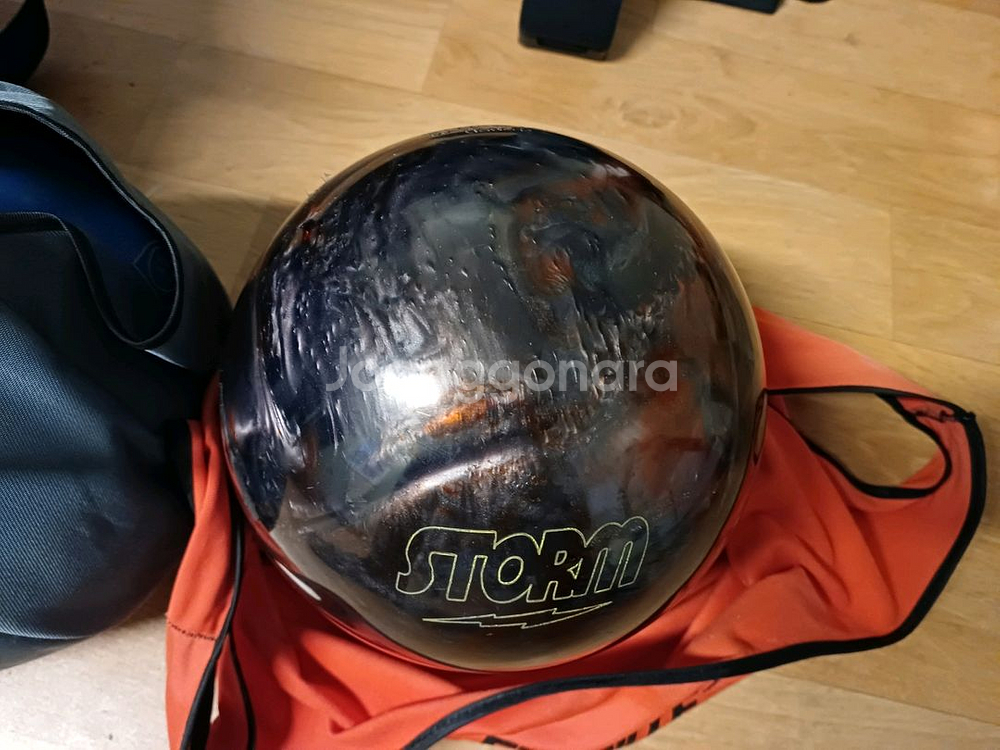 STOM 남성용 볼링공 3개하고 가방 팝니다--5