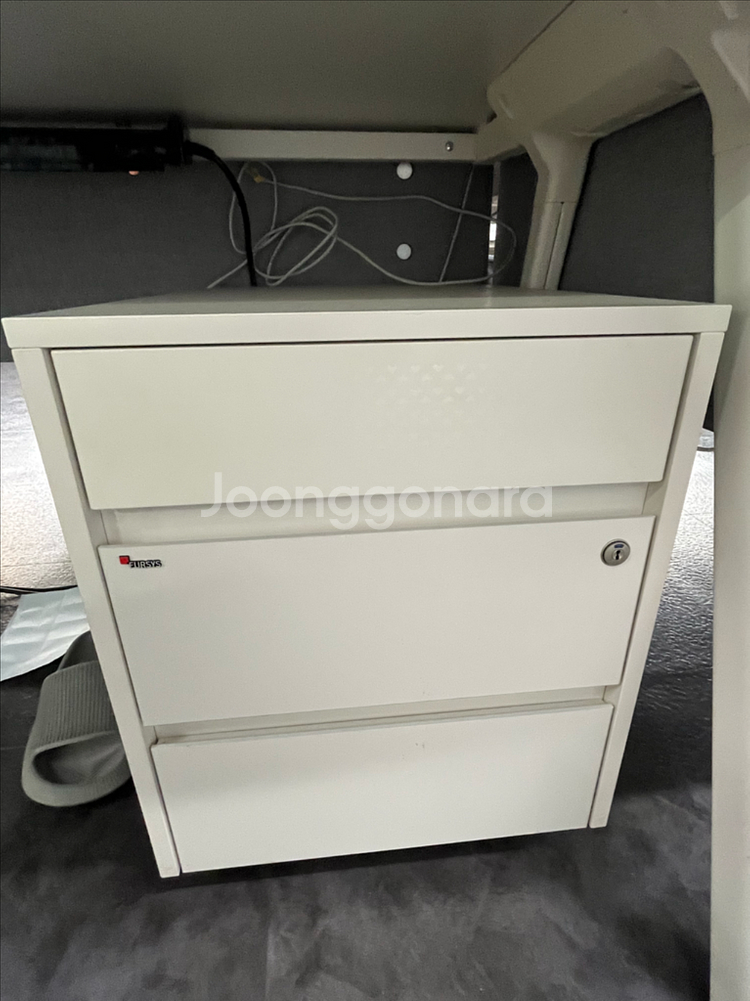 사무용 가구 책상 의자 서랍장 회의테이블--2