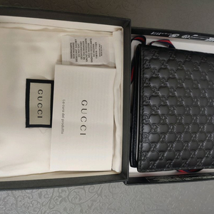 구찌 마이크로시마 반지갑 260987 팝니다.