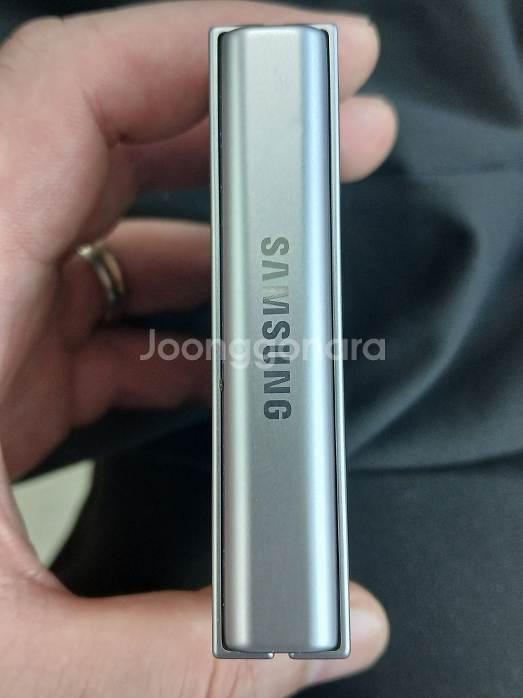 갤럭시Z플립6 256G 실버 판매합니다[55만]--4