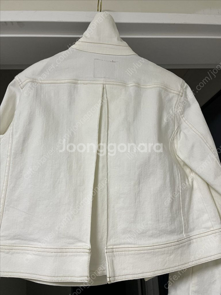 코스모폴리탄줄라이 크림 데님 자켓 1사이즈--7