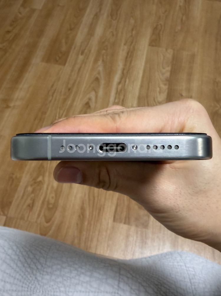 s급 아이폰15Pro 128g 93%--5