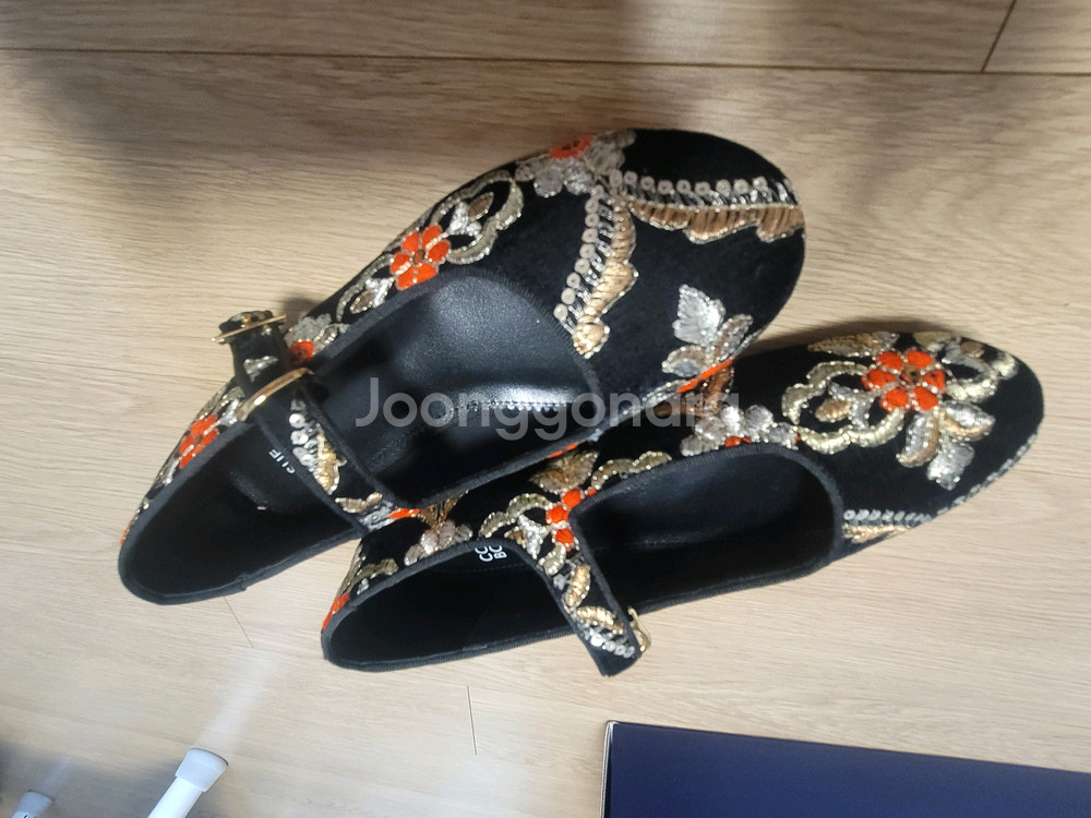 슈콤마보니 플랫슈즈 235mm 39만원 10만원에 업어가세요--2