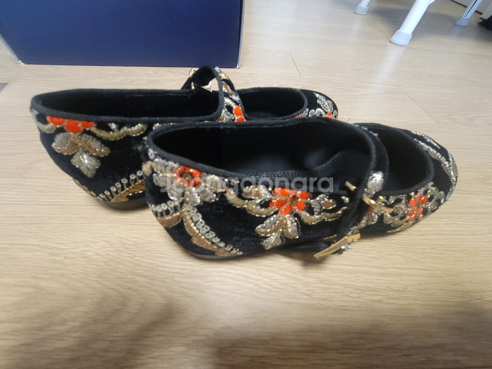 슈콤마보니 플랫슈즈 235mm 39만원 10만원에 업어가세요--4