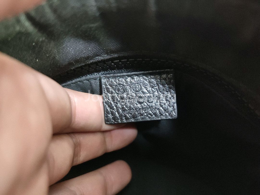 구찌 수프림 크로스백 44983 팝니다.--3