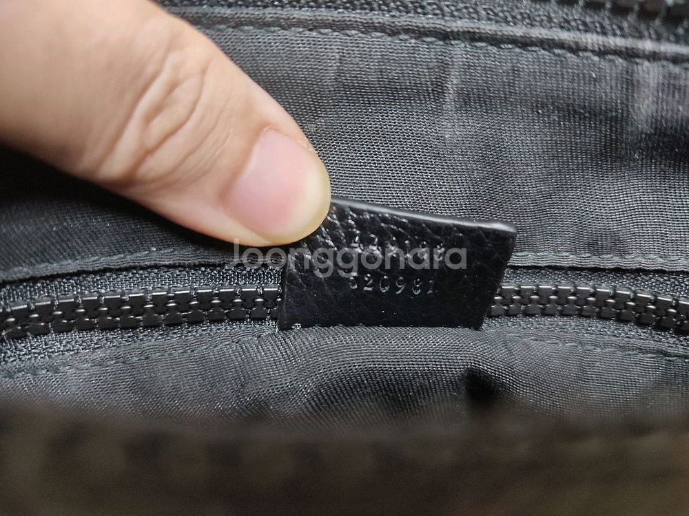 구찌 수프림 크로스백 44983 팝니다.--4