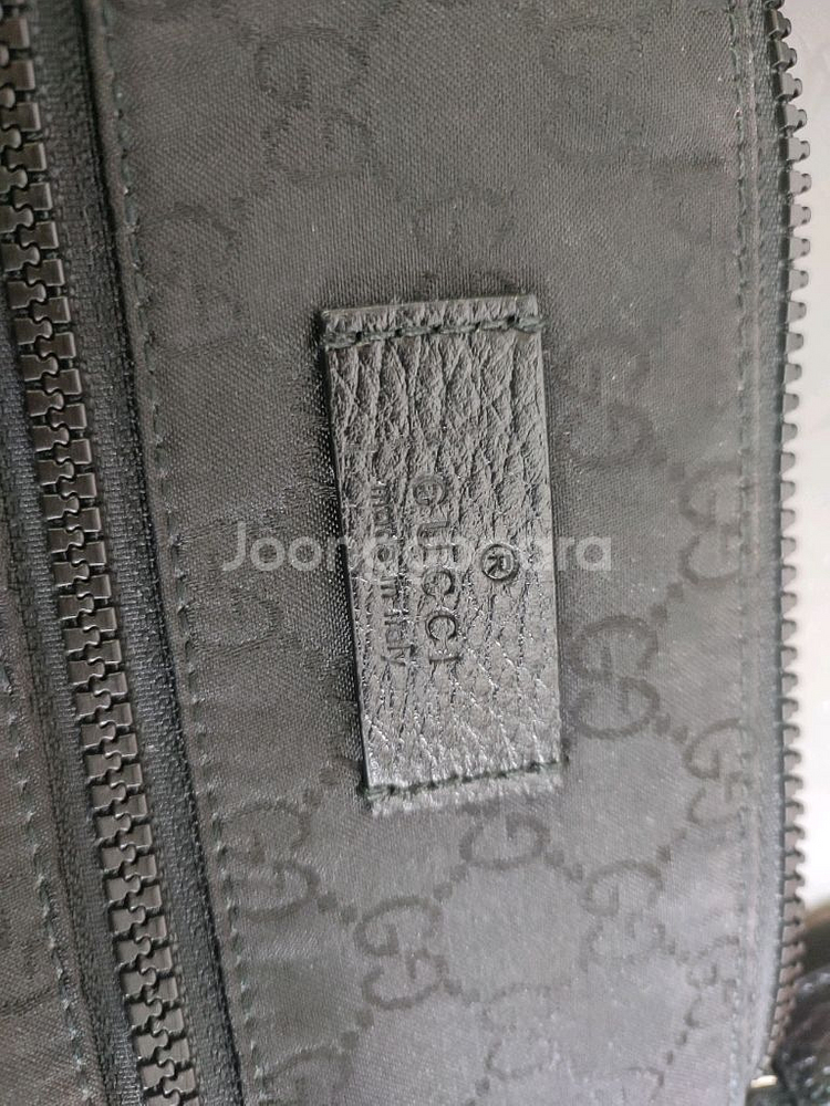 구찌 수프림 크로스백 44983 팝니다.--2