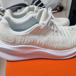 나이키 인피니트 런 4 화이트 265