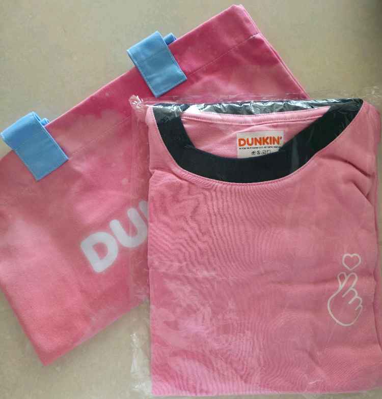 변우석 던킨팬미팅 포스터, 포카, 도넛방석, 티셔츠, 에코가방 이미지