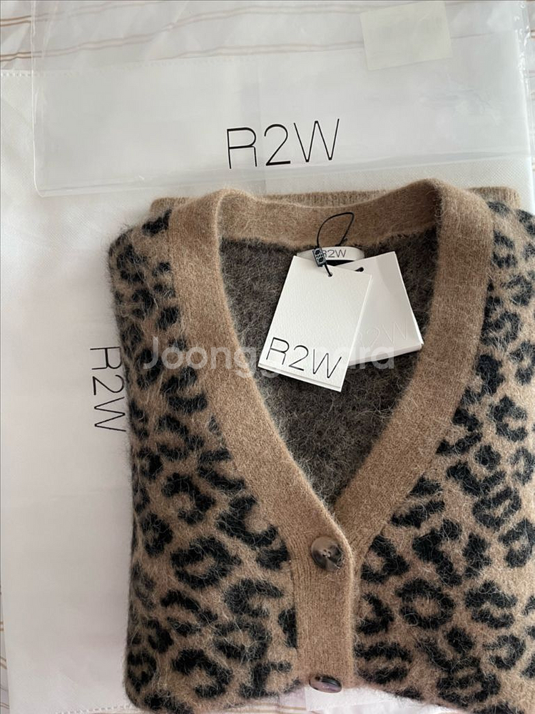 R2W 레오파드 가디건 한섬 마인 타임 럭키슈에뜨 msgm 산드로 랑방 오프화이트 준지 n21--1