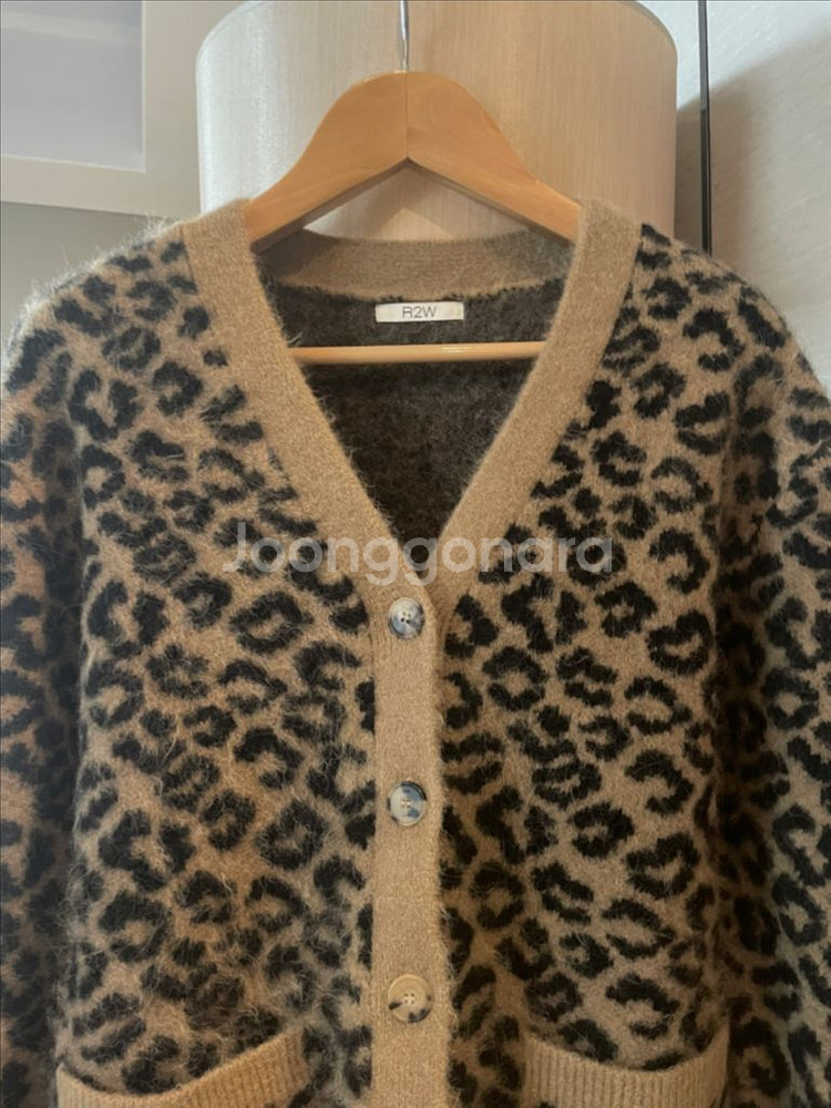 R2W 레오파드 가디건 한섬 마인 타임 럭키슈에뜨 msgm 산드로 랑방 오프화이트 준지 n21--3