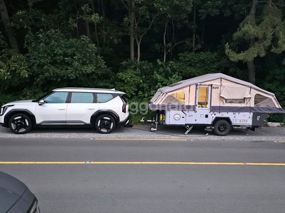 콤마 키프 투폴딩 트레일러--1