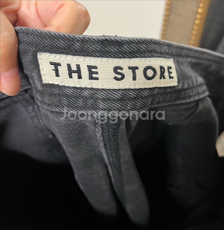 한섬 더 스토어 테이퍼드 블랙 진--4