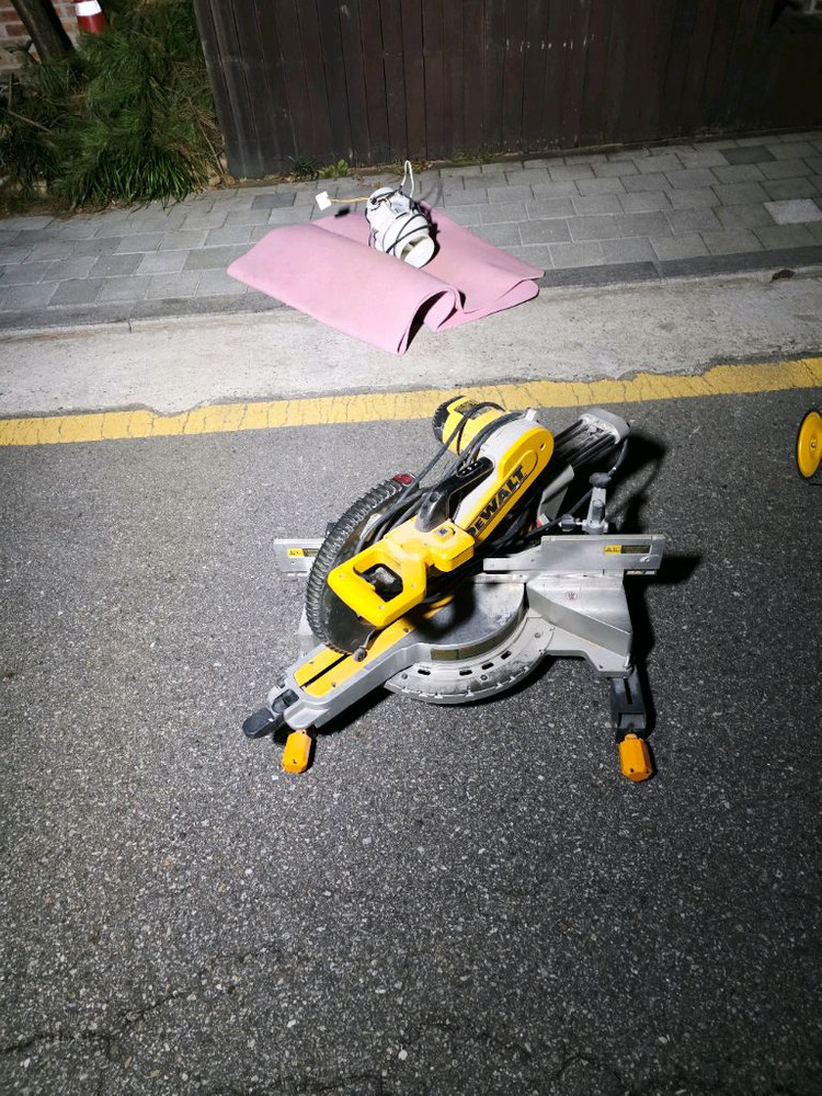 계산서가능 디월트 12인치 슬라이딩 각도절단기+터프빌트ss550 이미지