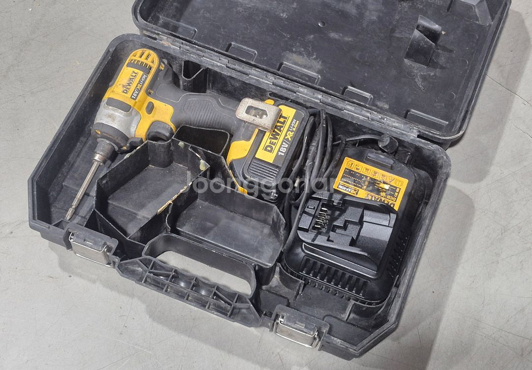 디월트 18V 충전 임팩드릴 (DEWALT/ DCF885) 중고 팝니다--0