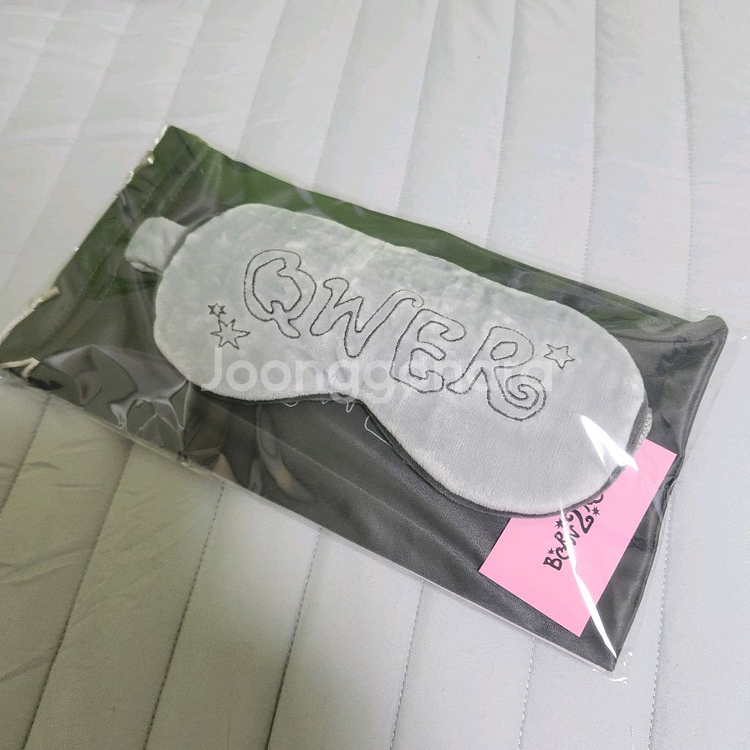 QWER [수면안대(파우치)] 미개봉 새상품--0