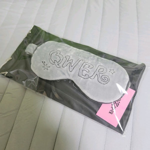 QWER [수면안대(파우치)] 미개봉 새상품