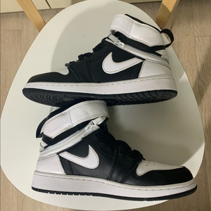 조던 1 하이 플라이이즈 블랙 화이트(사이즈 240)