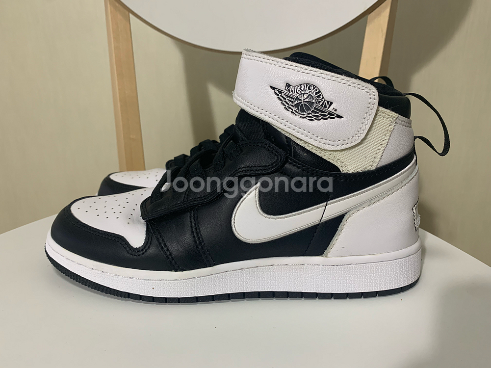 조던 1 하이 플라이이즈 블랙 화이트(사이즈 240)--2