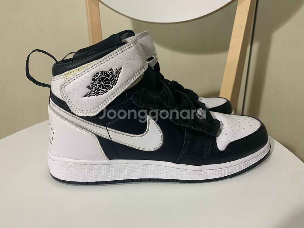 조던 1 하이 플라이이즈 블랙 화이트(사이즈 240)--3