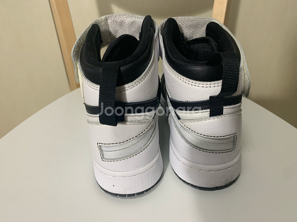 조던 1 하이 플라이이즈 블랙 화이트(사이즈 240)--6