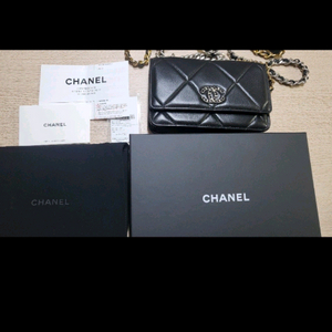 샤넬 19 WOC 블랙 램스킨 금장 체인백