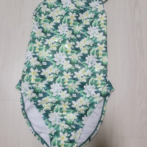 플라워 패턴 원피스 수영복. 제이커스 90