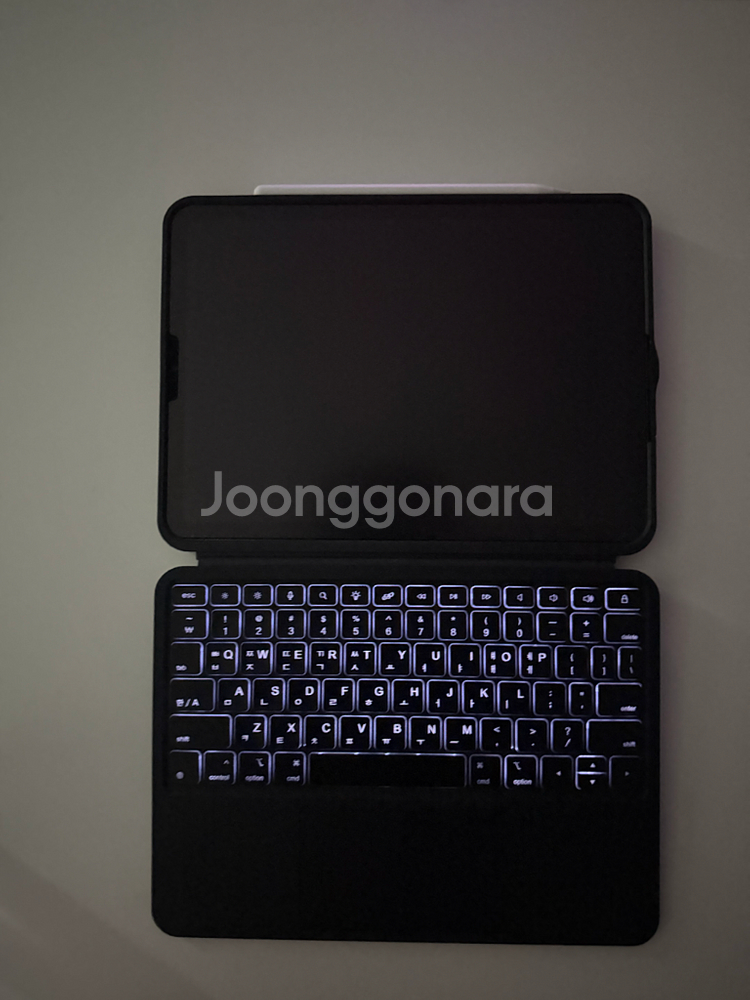 아이패드 11.9인치 (M4제외) 키보드팔아요. 반응속도좋아요.--8